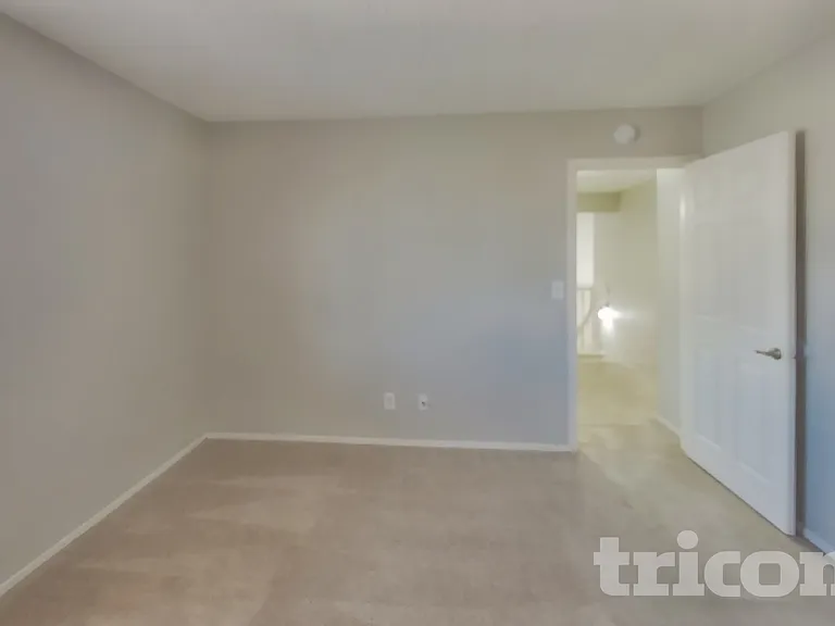 1947 Guinn Dr — Photo 10