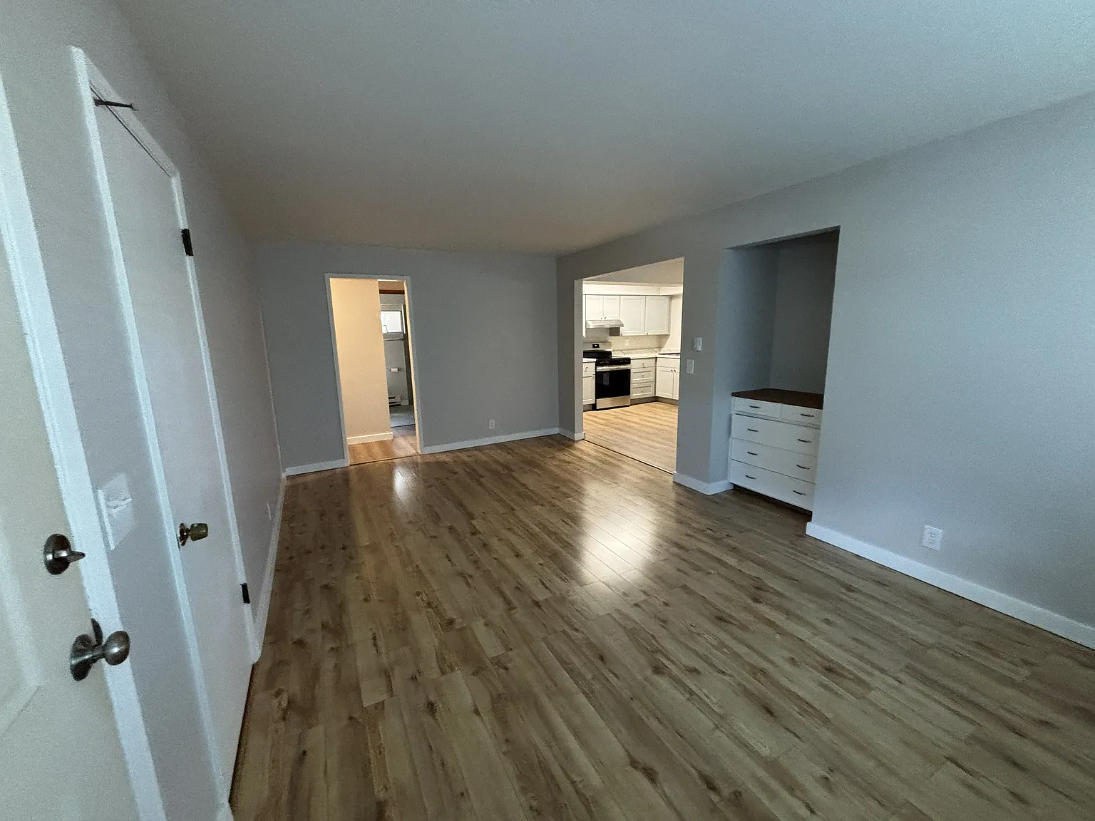 2 bed, 900 sqft, $1,900 — Photo 4