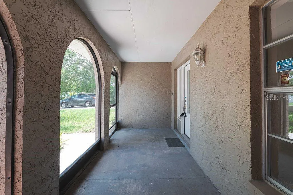 3 bed, 2.0 bath, 1308 sqft, $2,300 — Photo 3