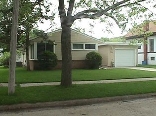 857 3rd St NW, Mason City, IA 50401