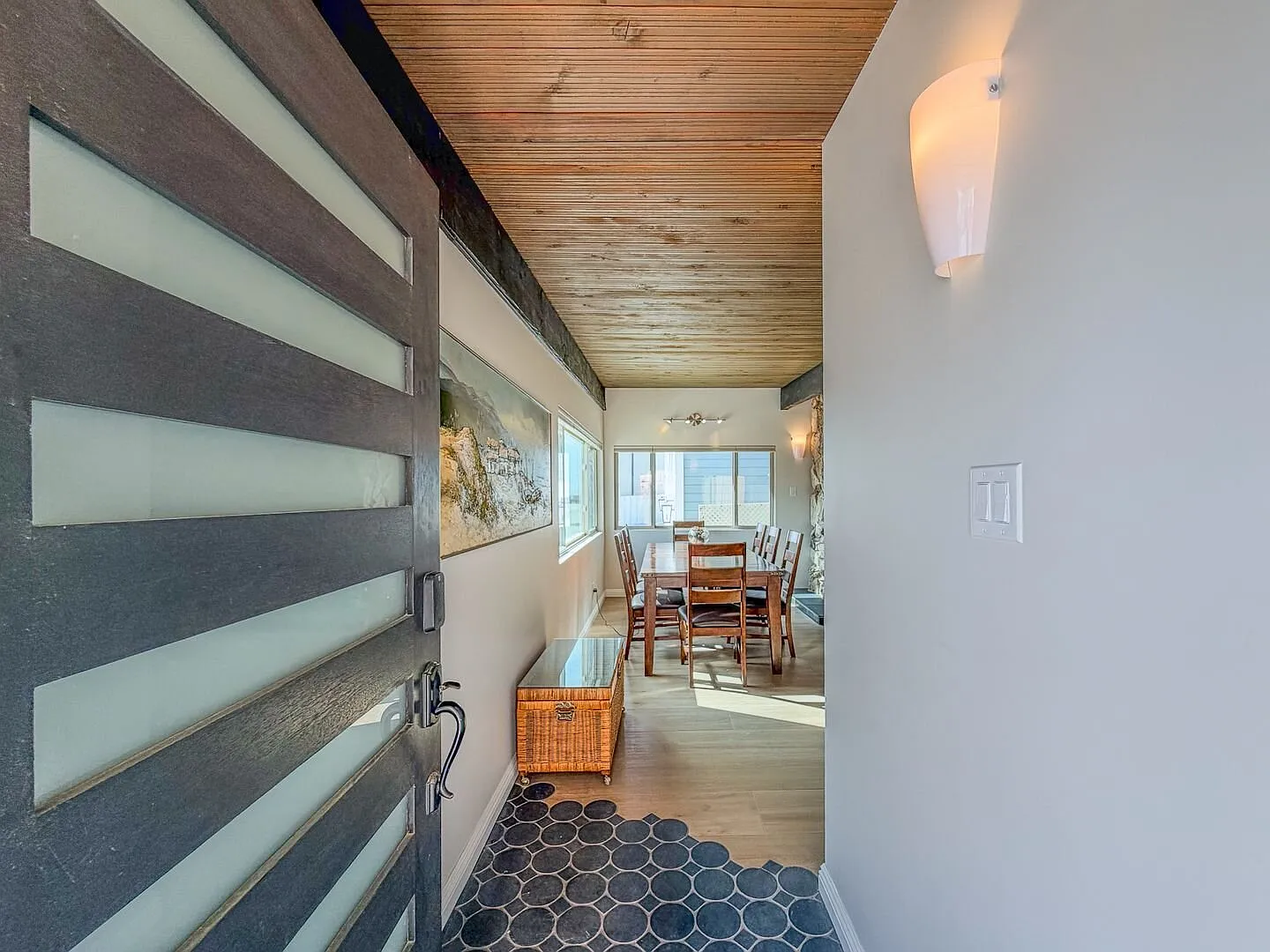 1327 Devon | The Sea Bum Sanctuary | Monthly Furnished Rental — Photo 2
