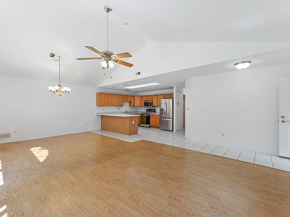 5th image of 307 Prairie Ct