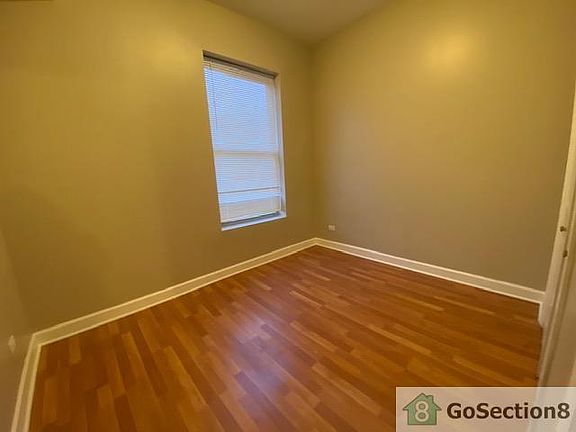 3rd image of 6403 S Saint Lawrence Ave #3S