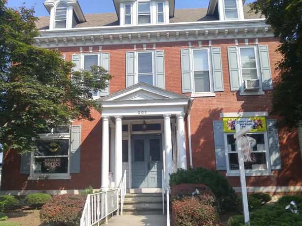 201 E Main St APT 3, Palmyra, PA 17078