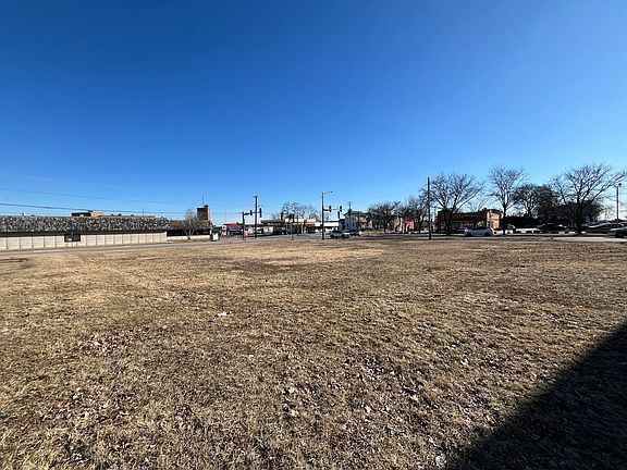 3rd image of 359 W Galena Blvd