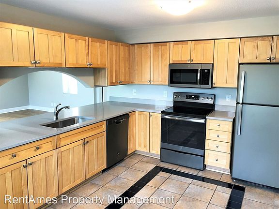 4th image of 325 Welch Ave #5647779