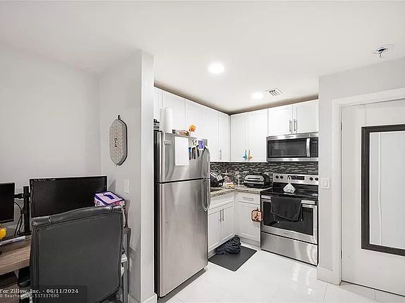 5th image of 3620 NE 1st Ter #2