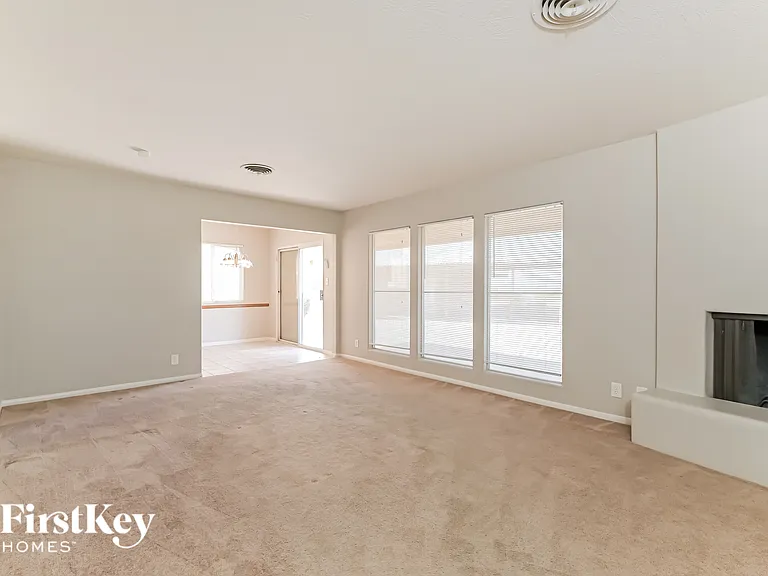 518 E Fairway Rd — Photo 5