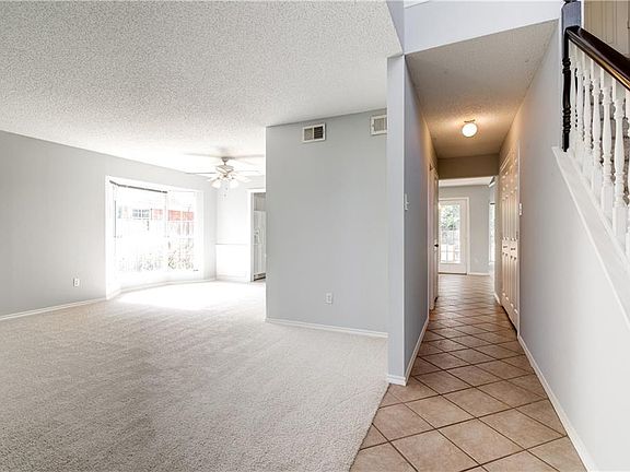 4th image of 221 Canterbury St