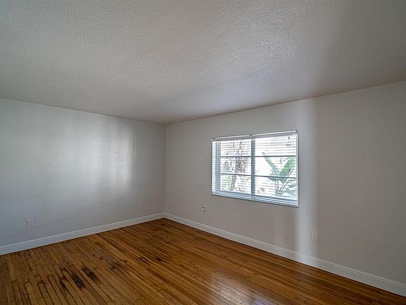 5th image of 1007 Bay Dr APT 203