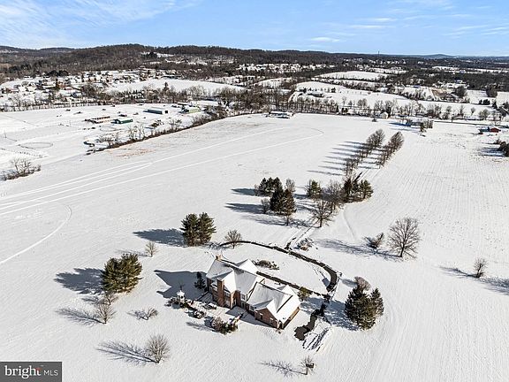 3rd image of 220 Sassamansville Rd