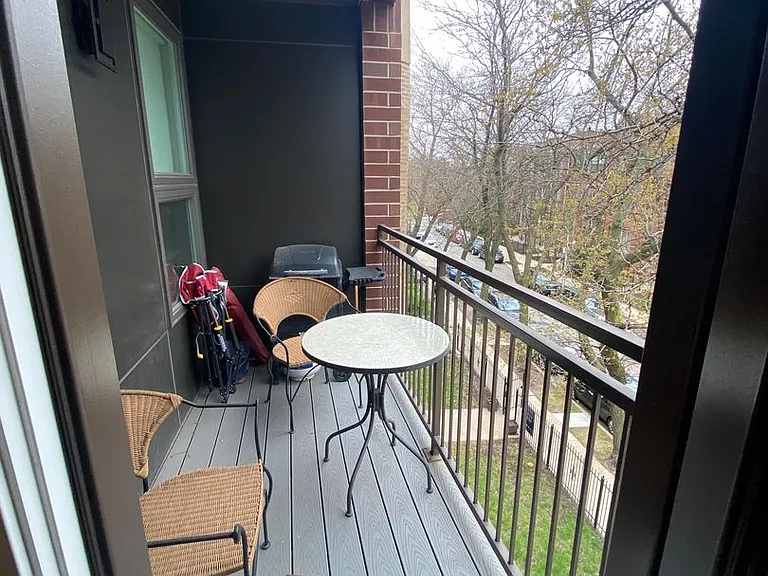 933 W Belle Plaine Ave — Photo 8
