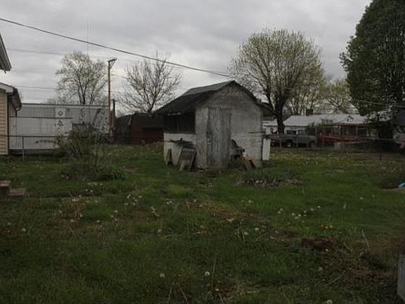 5th image of 113 Cedar St