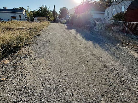 3rd image of 9208 Iroquois Way