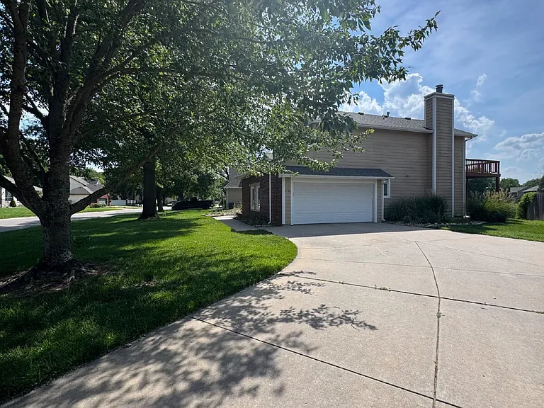 2126 E Country View Dr — Photo 4