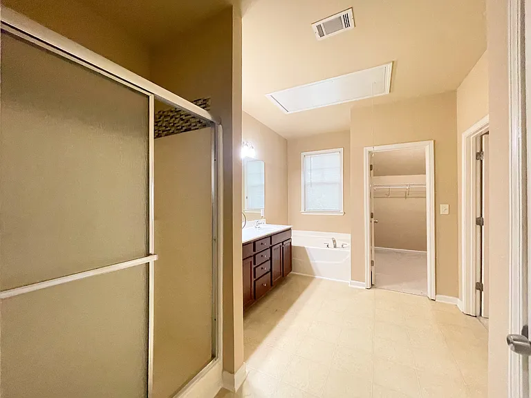 989 Parkside Wood Ct — Photo 22