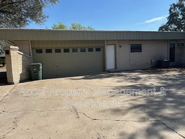 1416 Grovewood Dr — Photo 19