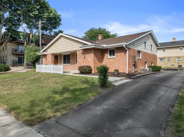 2652 N 124th STREET #2654, Wauwatosa, WI 53226
