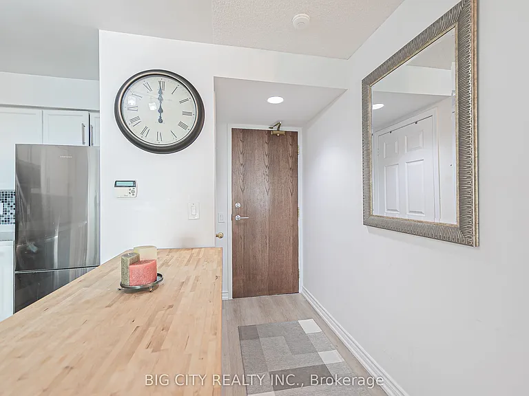 23 Oneida Cres #1206 — Photo 14