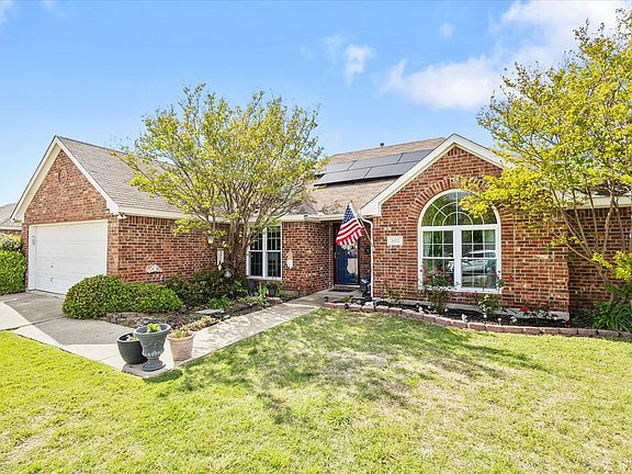 2nd image of 302 Glen Oak Trl