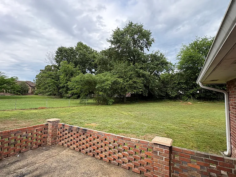 1262 Robert Ln — Photo 23