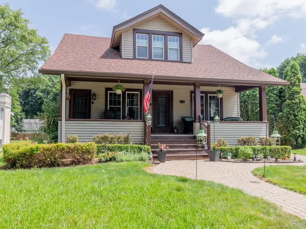 51 Lodewyck St, Mount Clemens, MI 48043