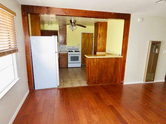 5th image of 833 W 26th St