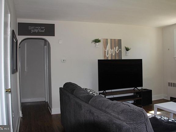 3rd image of 308 S Warwick Rd APT A