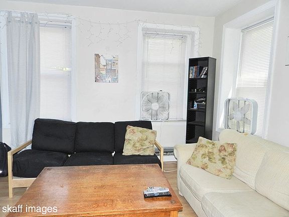 Pan O Living Room