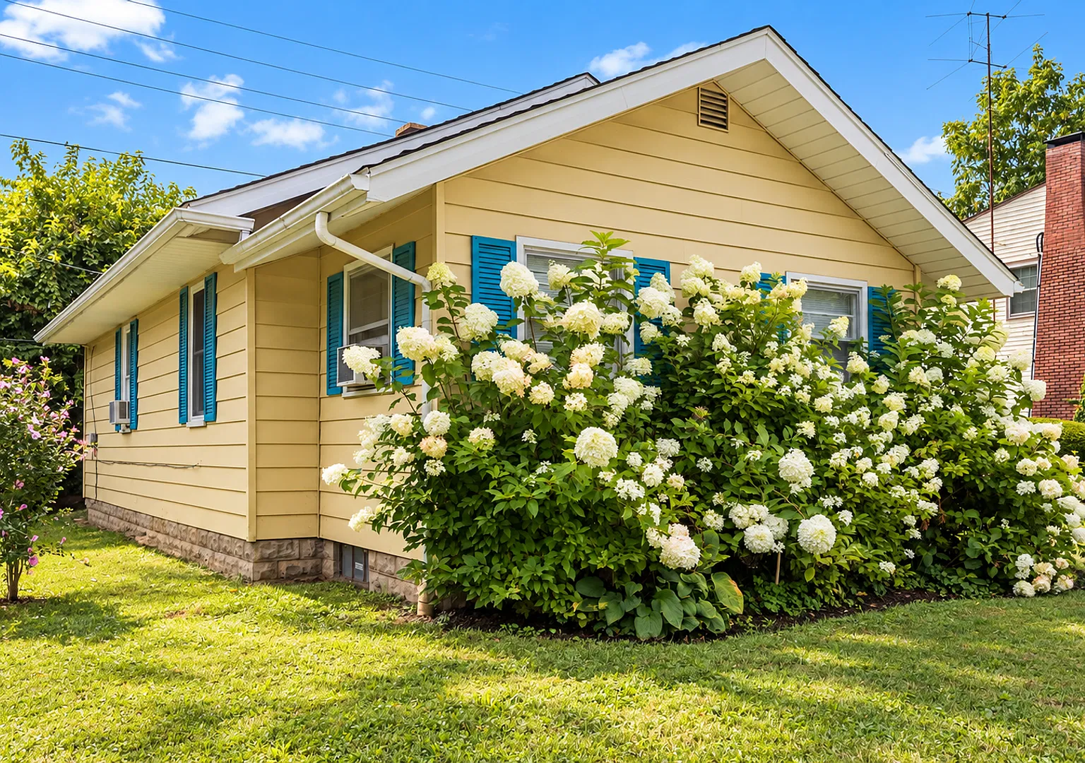 2 Bed House Available for 2027 — Photo 1