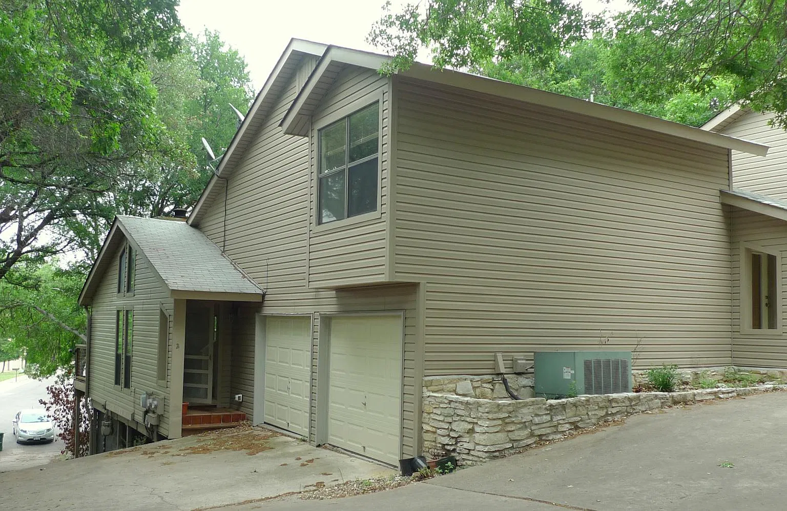 2 bed, 1.5 bath, 1430 sqft, $2,345 — Photo 2