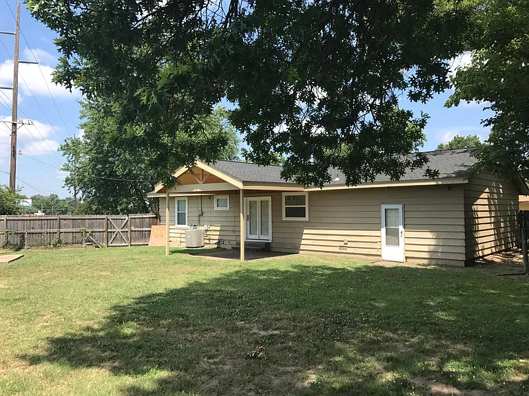2544 W Fairview St — Photo 2