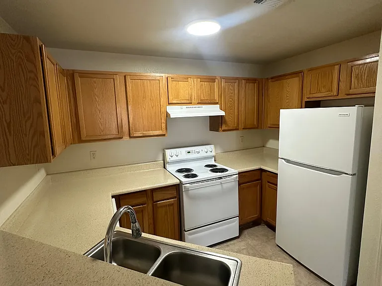 1221 Wren Ct #4-203 — Photo 5