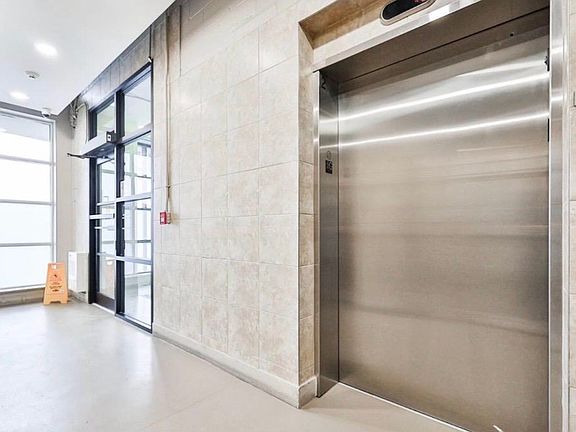 4th image of 404 King St W #404