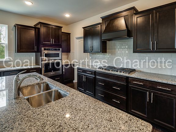 5th image of 149 Farmers Folly Dr