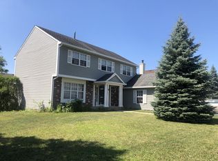 9 Larkspur Ln, Streamwood, IL 60107