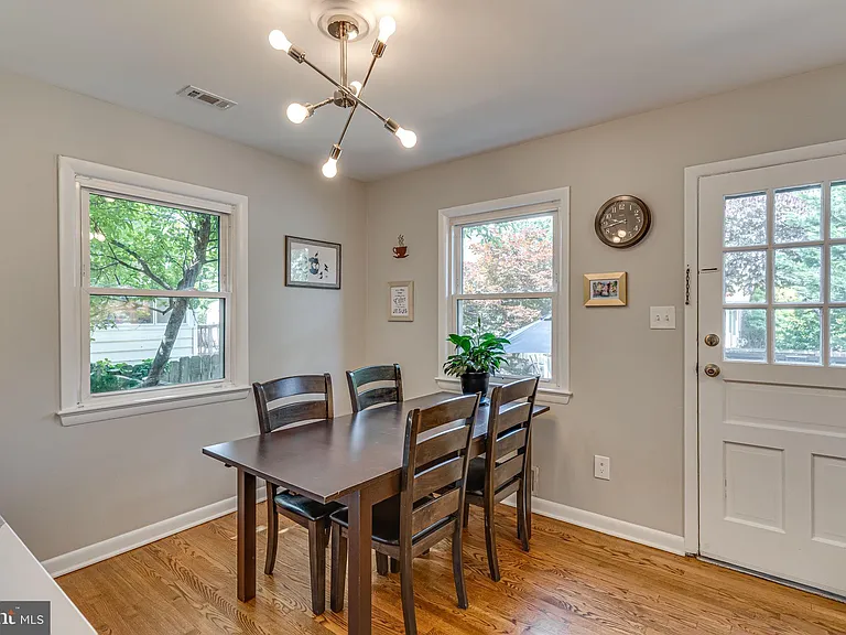 3 Groves Ave — Photo 8