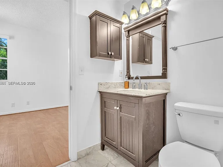 800 Sorrento Dr #2 — Photo 21