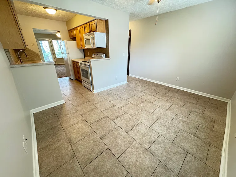 1906 Parkwild Dr #31 — Photo 6