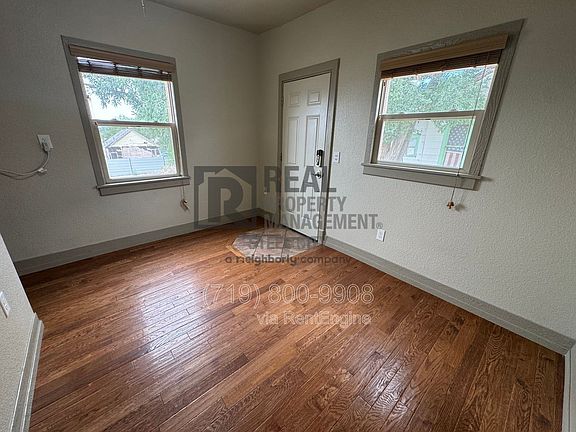 3rd image of 902 W 11th St #6