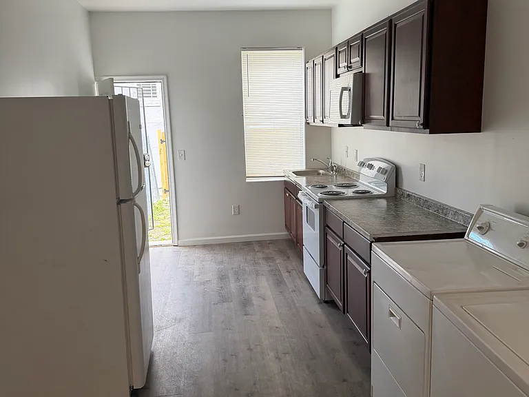 1831 Walbrook Ave — Photo 2