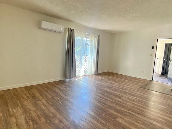 4th image of 665 W Altadena Dr