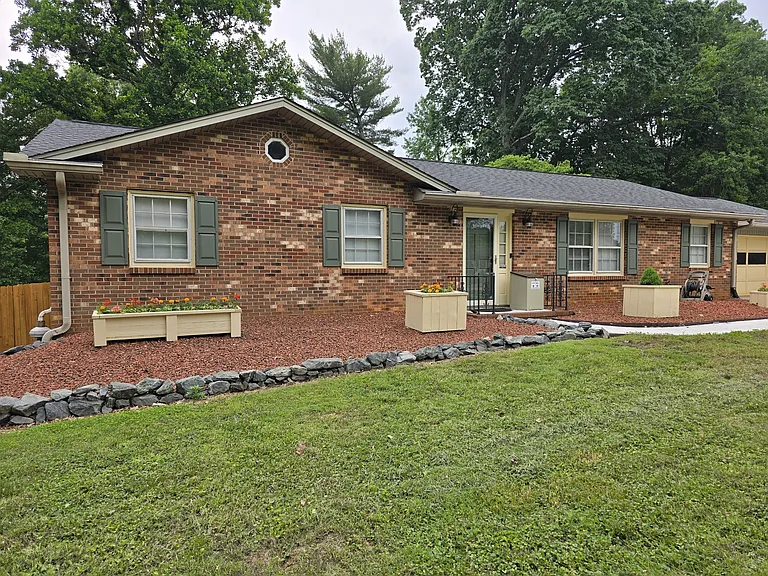 4680 Forestmanor Dr — Photo 4