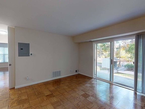 4th image of 301 Engamore Ln APT 108