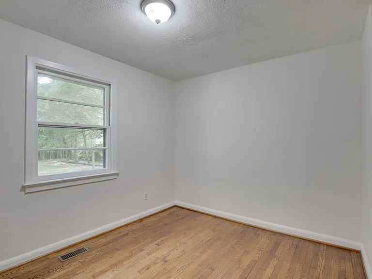 106 Woodhaven Rd — Photo 17
