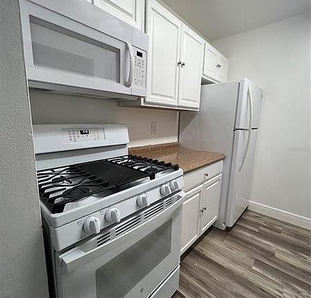 3rd image of 2041 Dixie Belle Dr #2041I