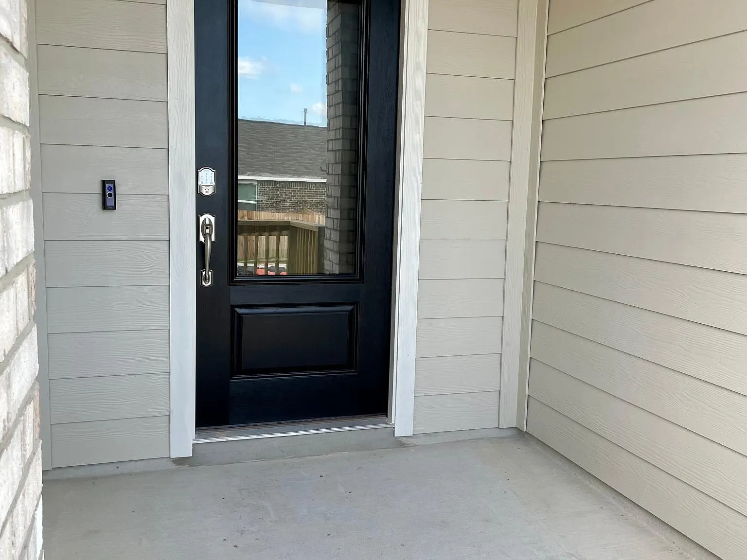 4 bed, 2359 sqft, $2,649 — Photo 3
