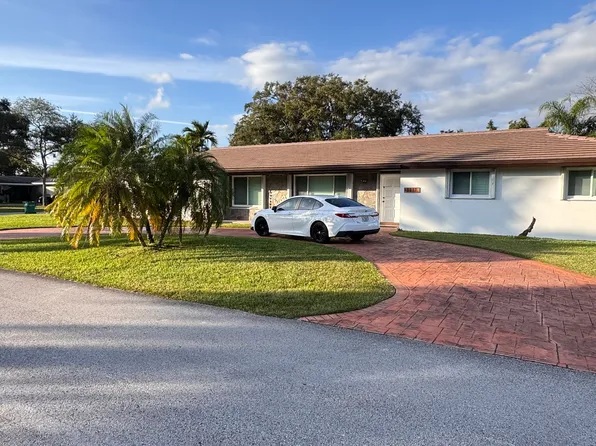 8817 SW 153rd Ter, Palmetto Bay, FL 33157