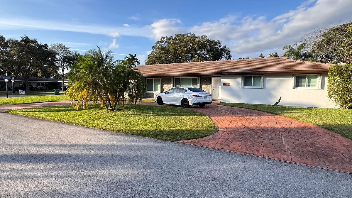 Building Photo - 8817 SW 153rd Ter