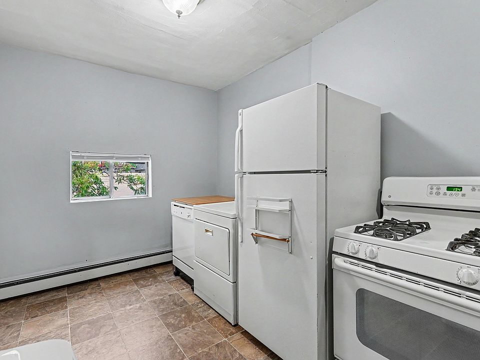 Eat in kitchen & in unit laundry & portable dishwasher